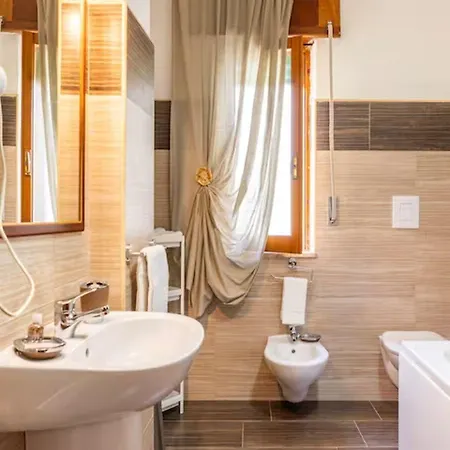 לינה וארוחת בוקר Luna