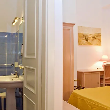 לינה וארוחת בוקר Luna